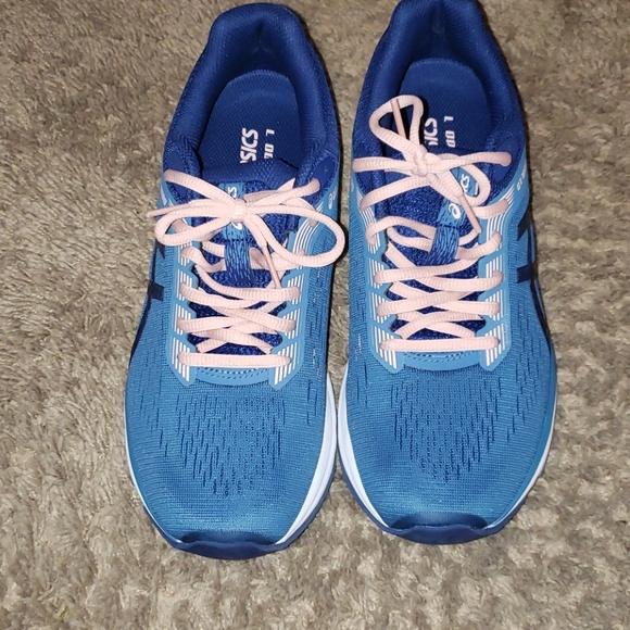 Asics Shoes - Women's ASICS tennis shoes